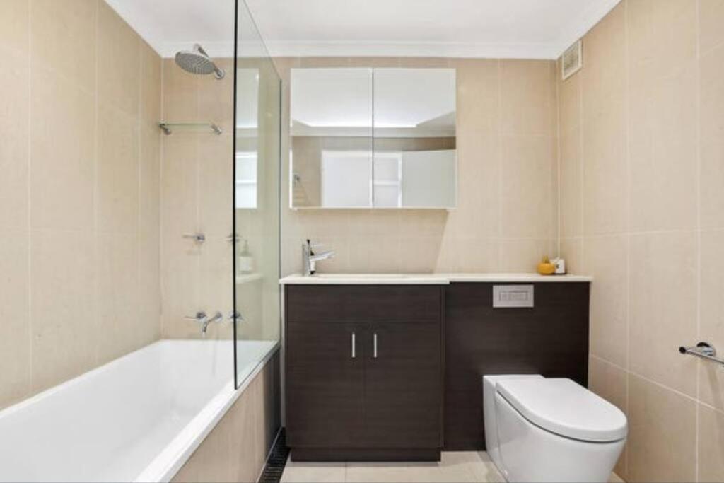 Seadreams Beachfront Apartment Manly